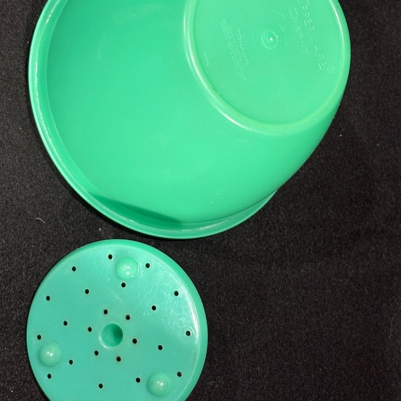 Vintage TUPPERWARE Crips It Lettuce Keeper Green Bowl #679-2 & Holder #681-6 - Picture 3 of 6